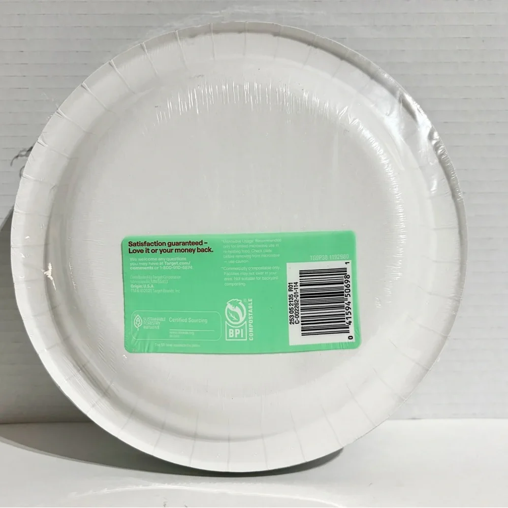 Up&Up Heavy Duty Paper Plates 38ct 8.5” Green Very Merry Holly Berry NEW
